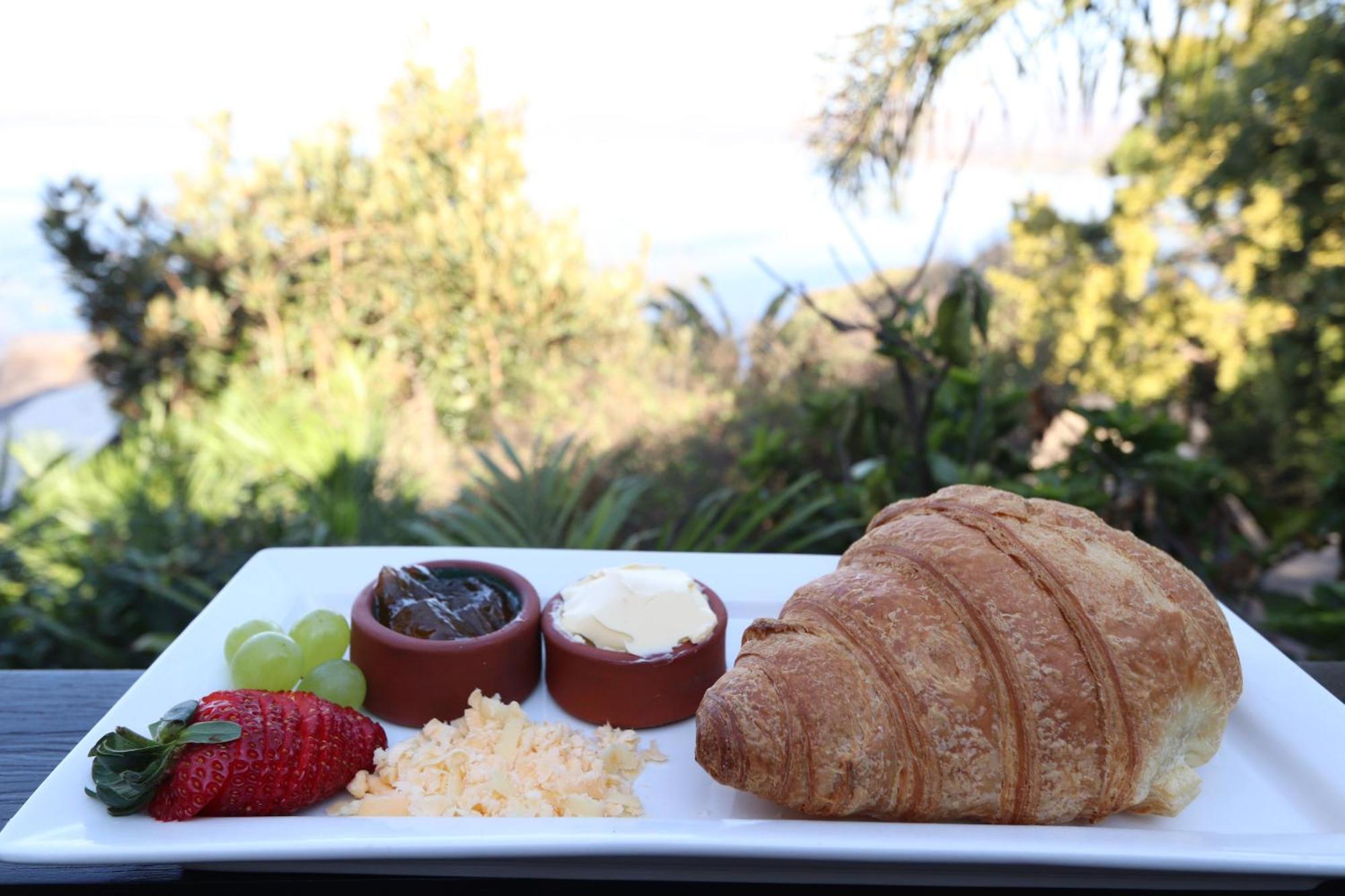 Bali At Scenic Haven Lodge In Hartbeespoort Eksteriør bilde